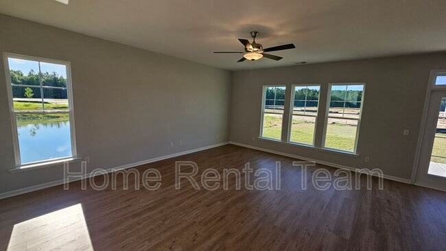 Building Photo - 16 Roxbury Dr