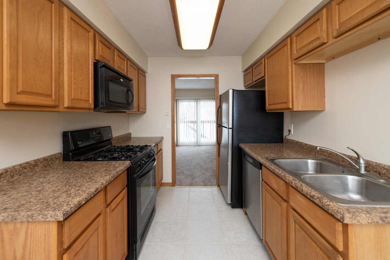 7431 142nd St Ct, Apple Valley, MN 55124 Townhome Rentals in Apple