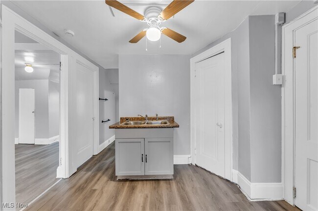 Foto del edificio - 2911 Ludlow Rd