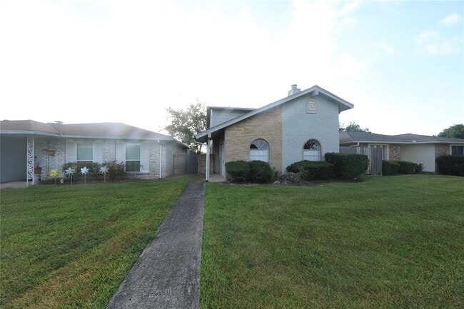Building Photo - 6573 S Briar Bayou Dr