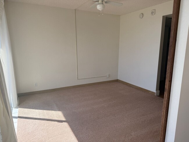 Foto del edificio - Makaha Valley Towers