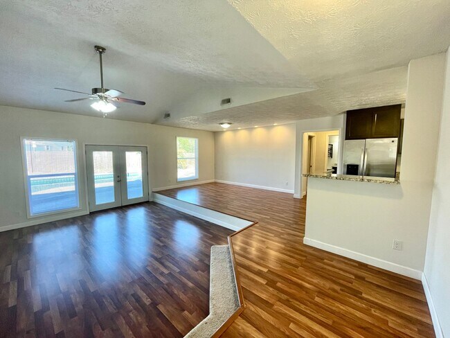 Building Photo - 4 Bed, 2 Bath Nest in Hope Mills with Pool!