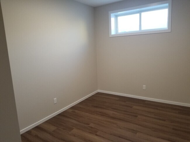 Photo du bâtiment - 17816 73 St NW