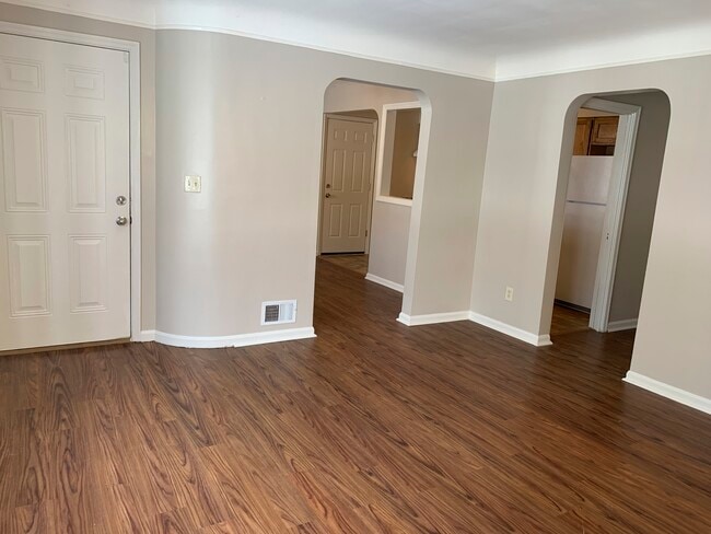 Building Photo - 953 Covedale Ave