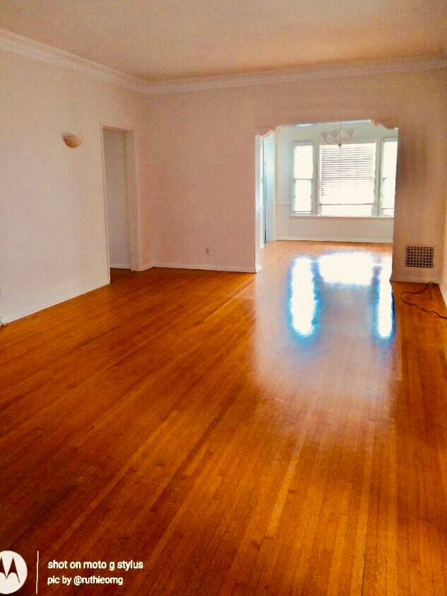 Family room - 359 N Sycamore Ave