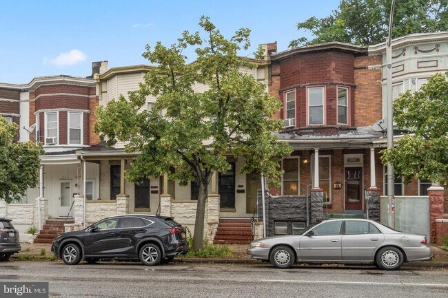 Building Photo - 304 E 25th St