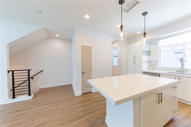 Foto del edificio - 10736 Bloomfield St