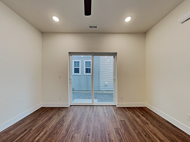 Foto del edificio - 33090 Cypress Avenue SE