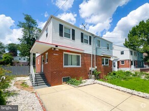Building Photo - 12040 Valleywood Dr