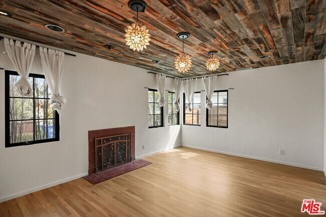 Foto del edificio - 12601 Woodbine St