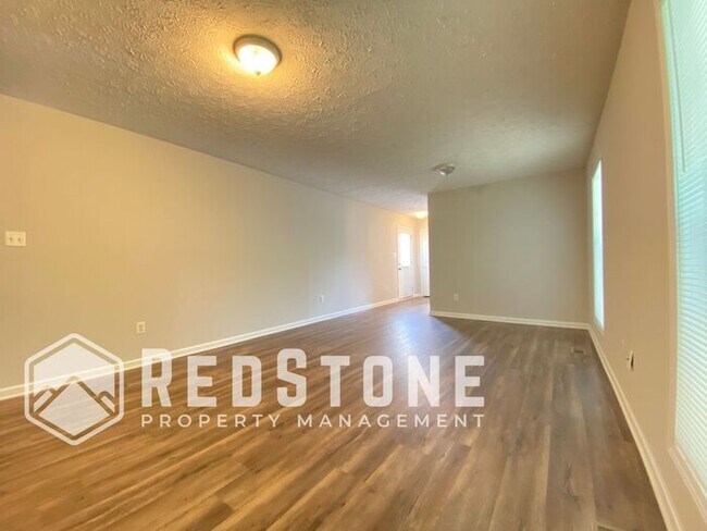 Building Photo - 3 Bed, 3 Full Bath - Duplex ( ELON )