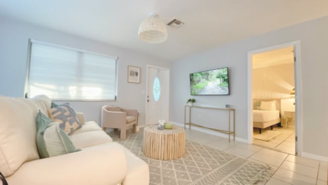 Foto del edificio - 2039 Monroe Ave