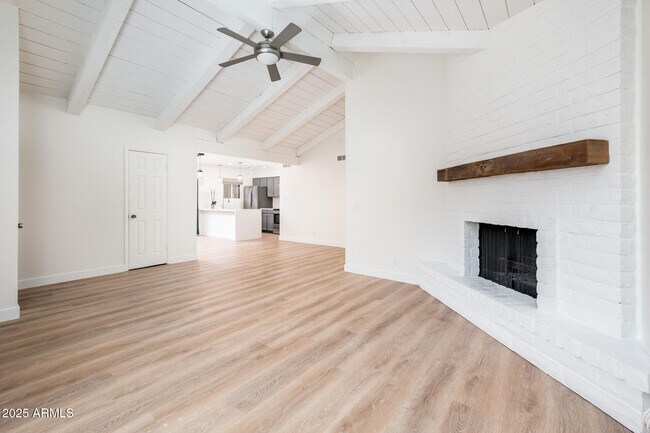 Foto del edificio - 6430 N 77th Way