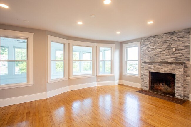 Building Photo - 56 Greenwood Ave