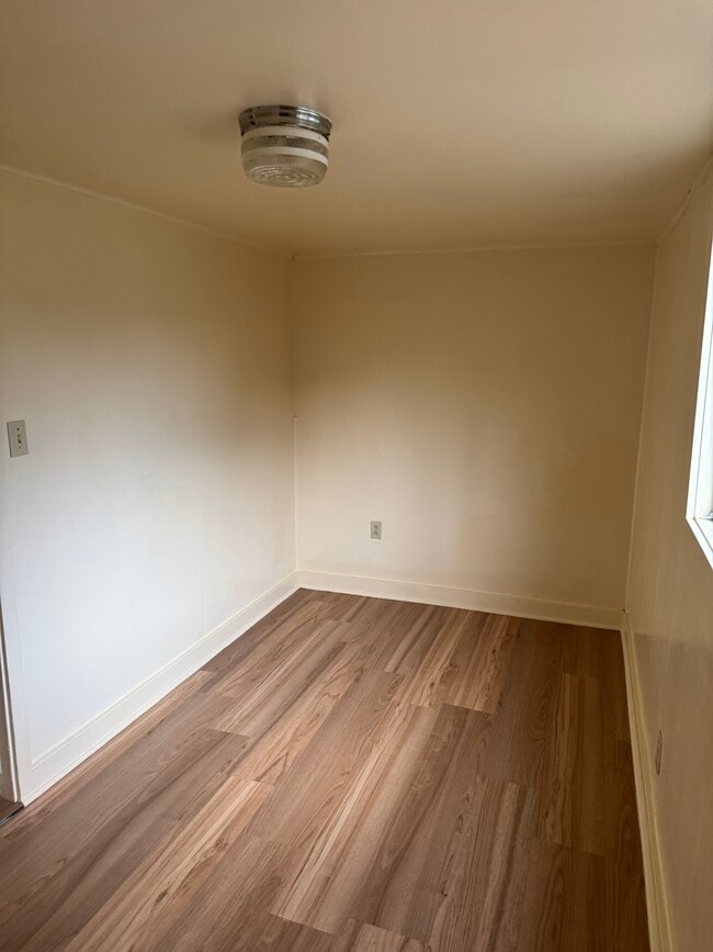 Building Photo - 421 8th St