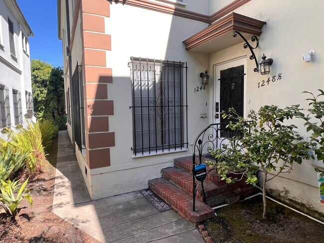 Foto del edificio - 1248 S La Jolla Ave
