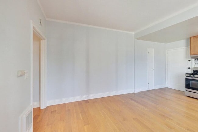 Foto del edificio - Renovated one bedroom on Lake Merritt. One...