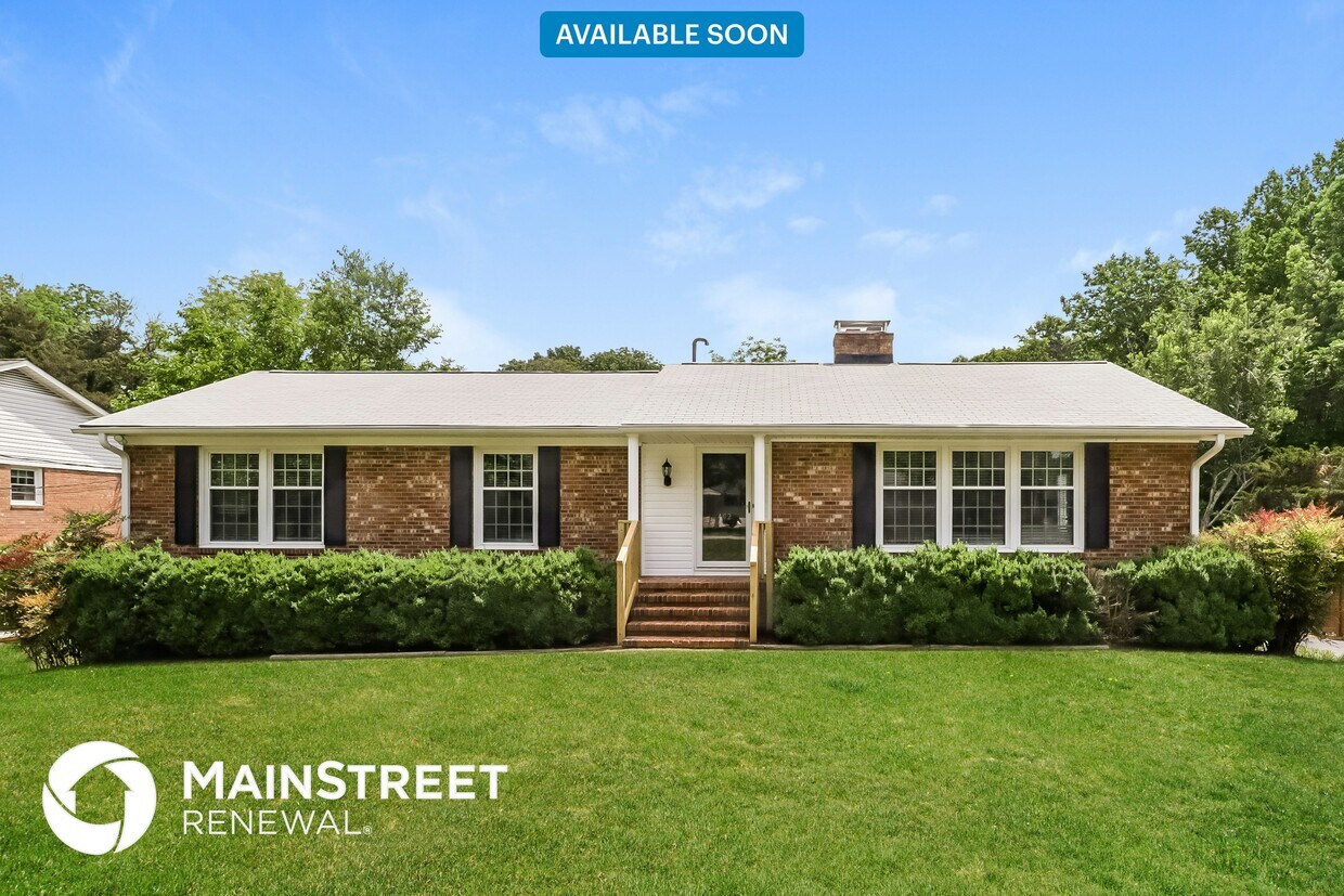 Primary Photo - 402 Boxwood Dr