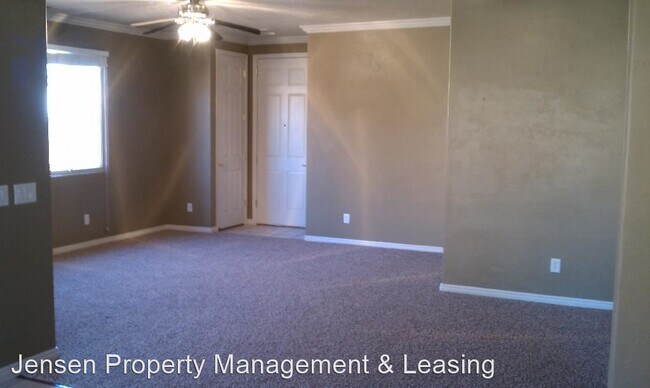 Building Photo - 3 br, 2 bath House - 2024 North Stone Ridg...