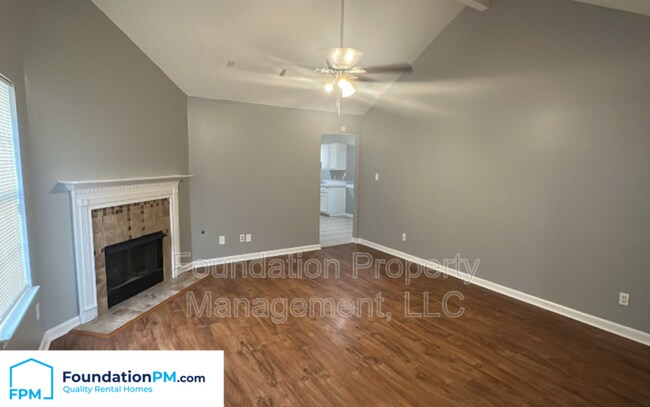 Building Photo - 6913 Century Oaks Dr
