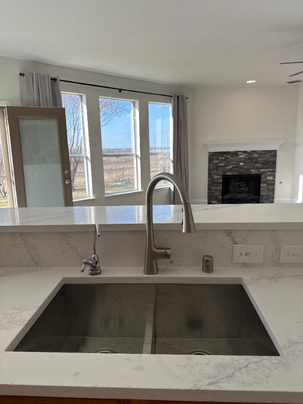 Building Photo - 4205 Lakeside Dr