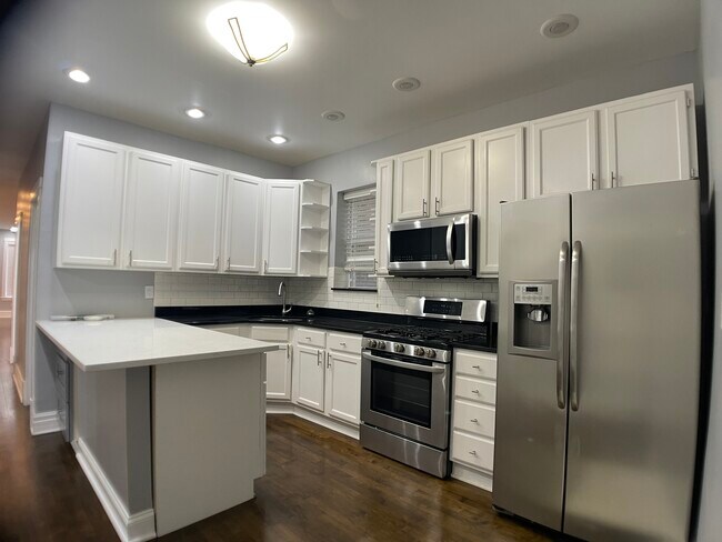 Foto del edificio - 3721 W Belden Ave