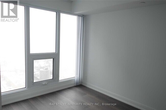 Photo du bâtiment - 181-3181 Dundas St E
