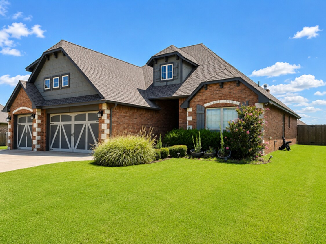 Building Photo - Luxury 4 Bedroom 3 Bath with Bonus Room in Piedmont Schools