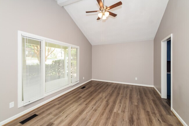 Foto del edificio - 2157 Mountain View Rd