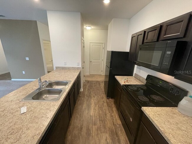 Building Photo - 334 Eaglecrest Dr