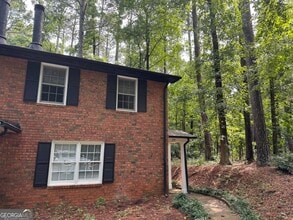 Building Photo - 170 Highland Park Dr