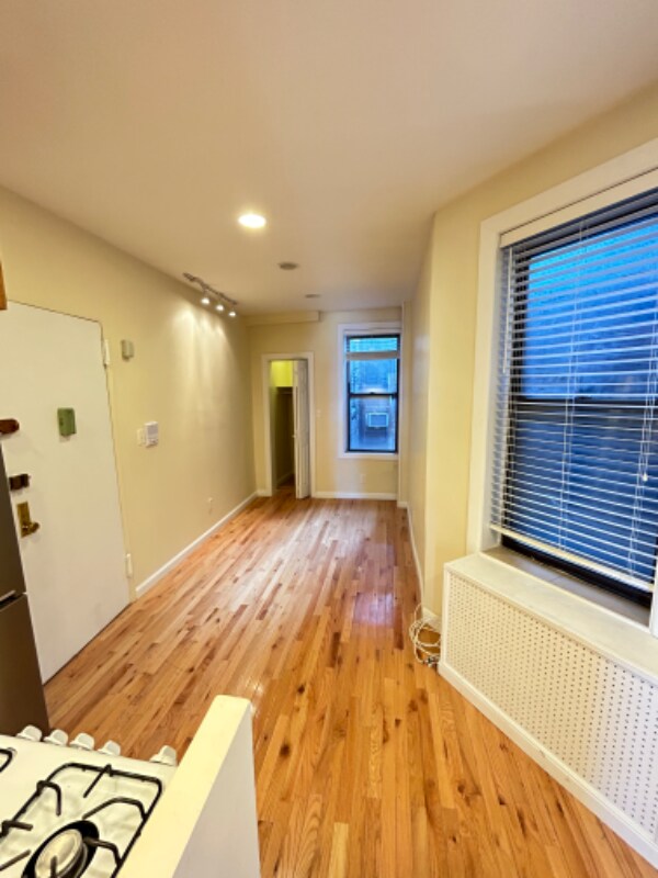Foto del edificio - 608 E 9th St