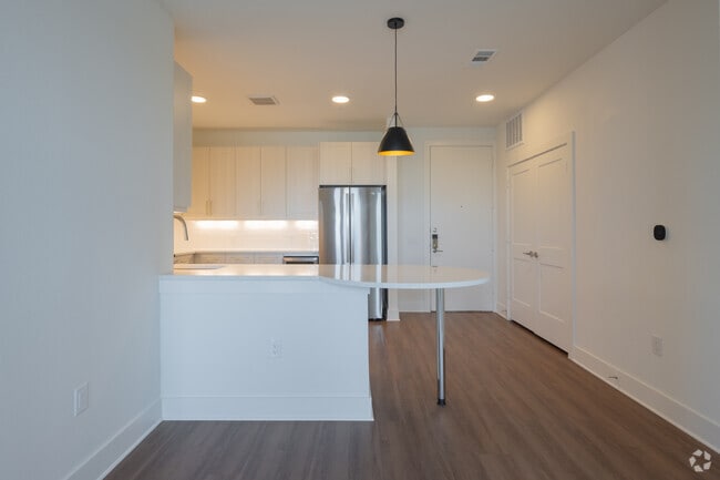 2BR, 2BA - 1,087SF - Dining Area - Magnolia on Main