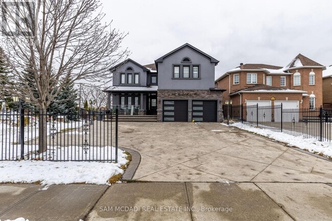 Photo du bâtiment - 987-BSMT-987 Bristol Rd W