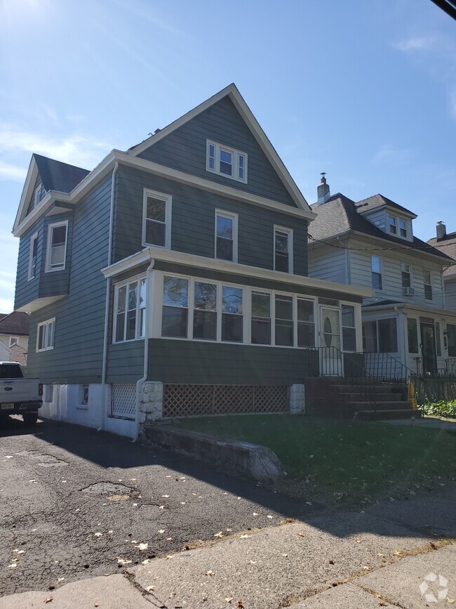 Dutch Hill Apartments for Rent with a Basement Clifton, NJ