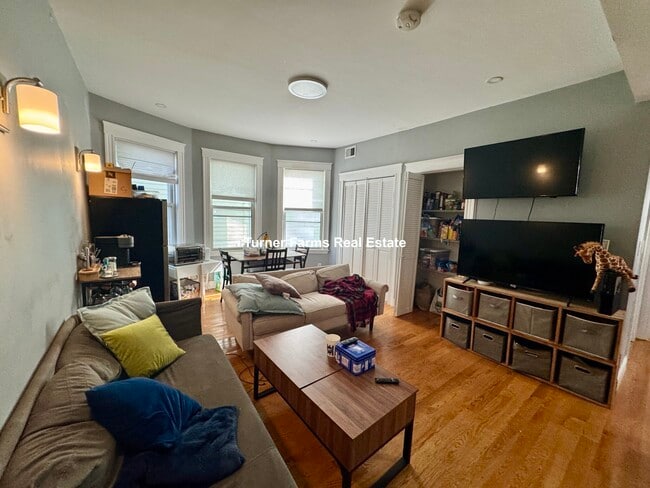 Foto del edificio - 146 Hillside St