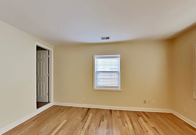 Building Photo - 1073 Emerson Ave SE