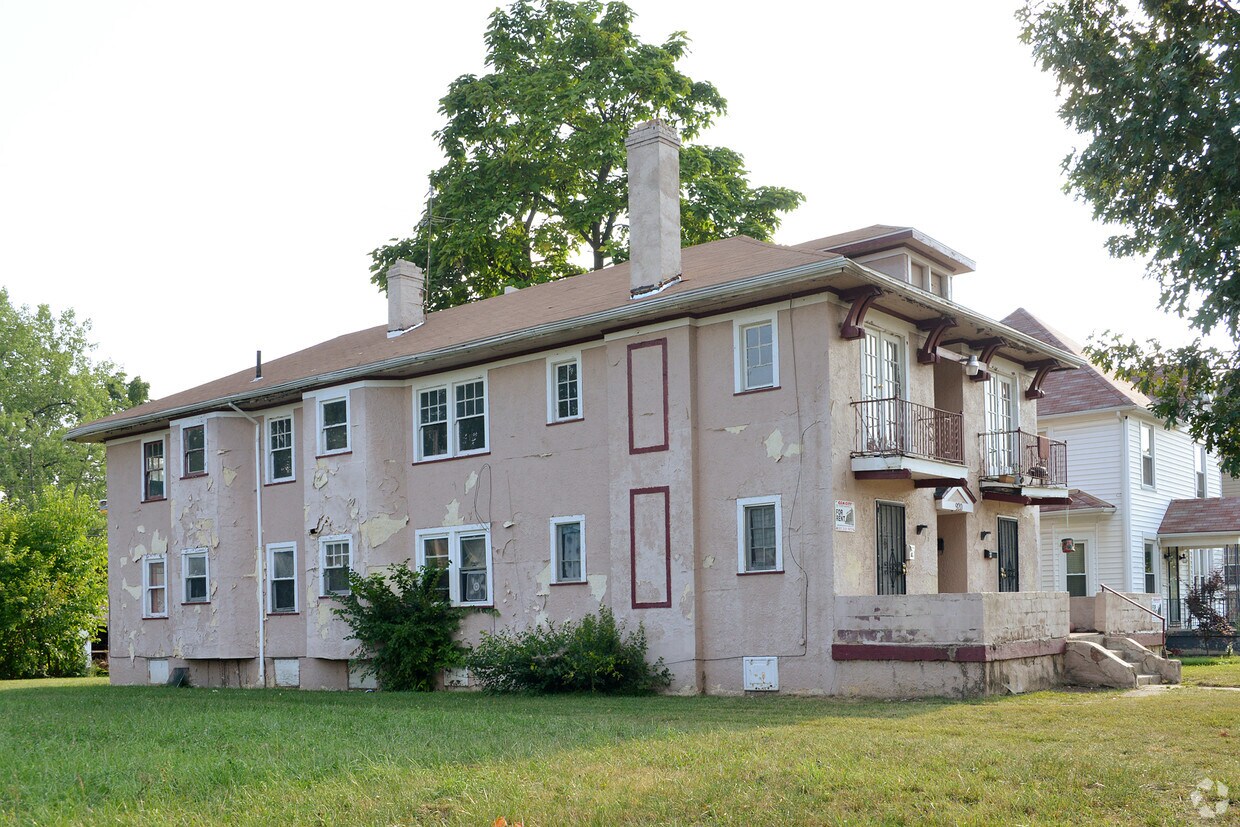 Building Photo - 920 Superior Ave