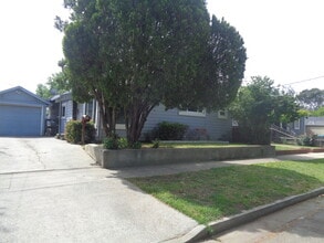 Building Photo - 642 B St