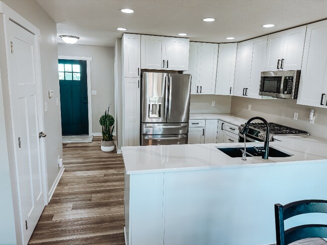 Foto del edificio - 4703 NE Hayes Dr