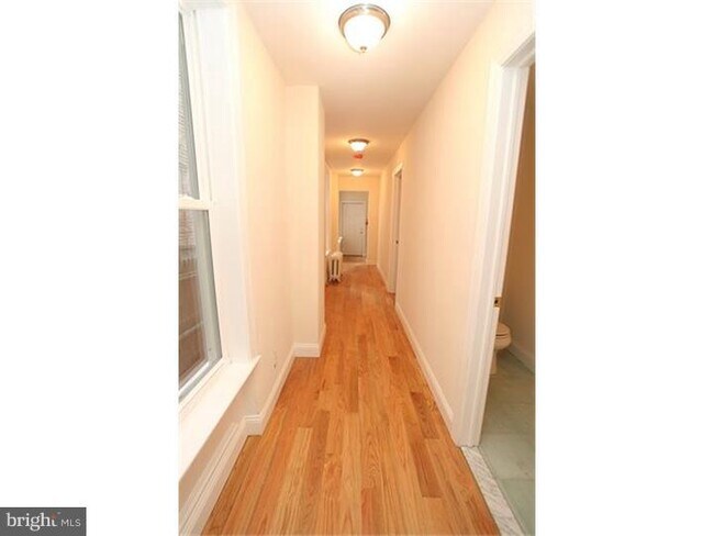 Foto del edificio - 2808 W Girard Ave