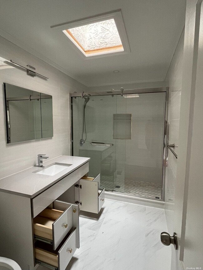 Foto del edificio - 62-46 83rd St