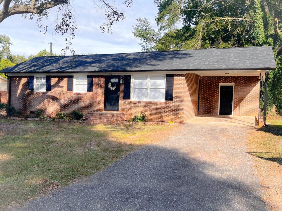 Primary Photo - 110 Leeds Dr
