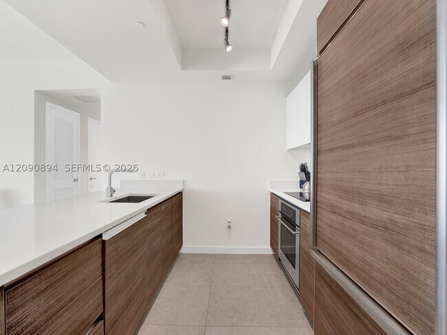 Building Photo - 1100 S Miami Ave