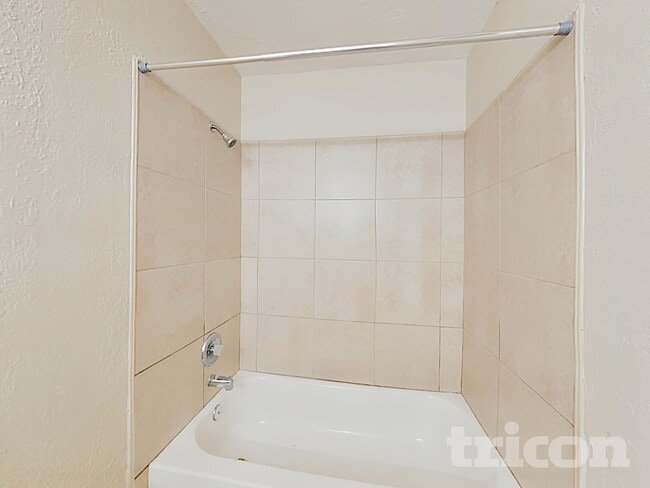 Foto del edificio - 900 Watt Cir