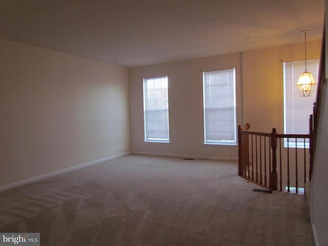 Building Photo - 46010 Saltmarsh Dr