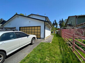 Building Photo - 2209 W Xenia Ln