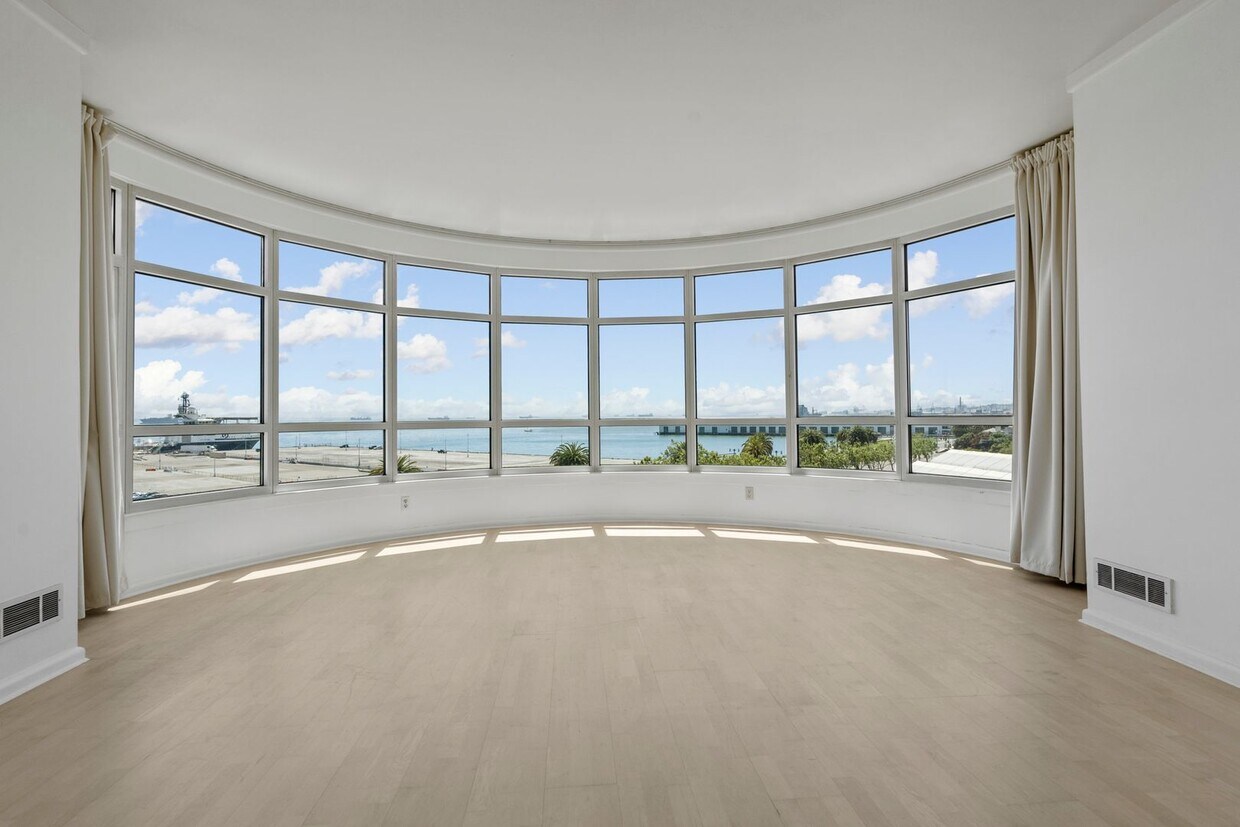 Foto principal - Light Filled 2 Bed, 2 Bath South Beach Por...