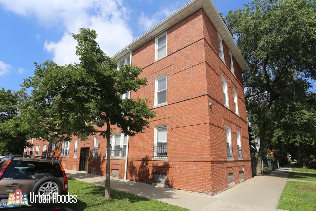 Primary Photo - 6207 N Ravenswood Ave