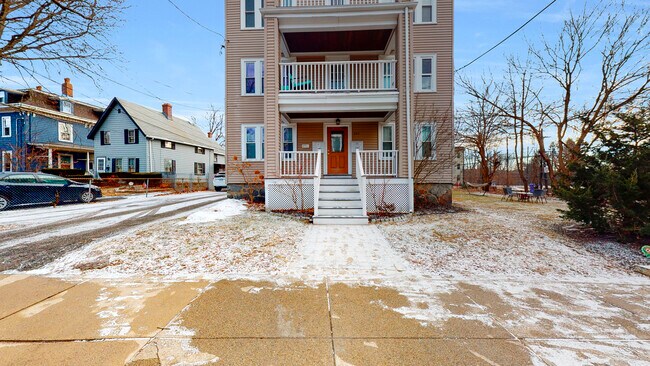 Building Photo - 304 Lamartine St
